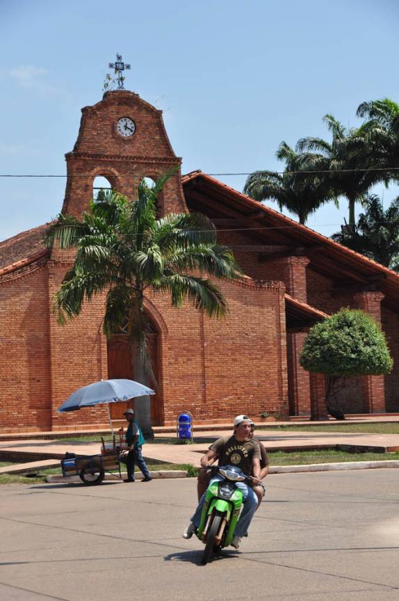 A simpática igreja de Riberalta, no norte da Bolívia